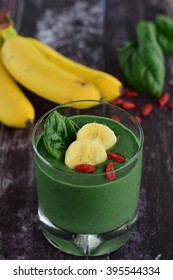 Spirulina Green Smoothie With Spinach, Banana And Goji Berry 