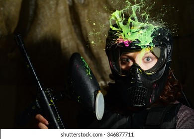 Splash after direct hit to protecting mask in the paintball game 