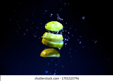 splash effect , lemon with water