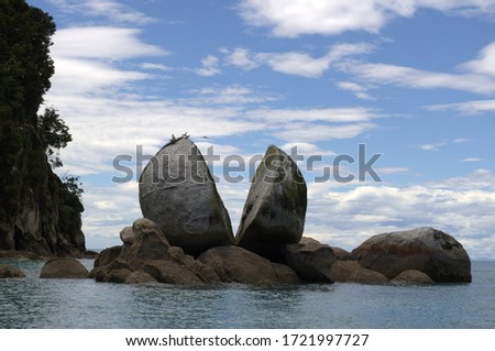Split appel rock icon of Abel Tasman National Park, New Zealand.