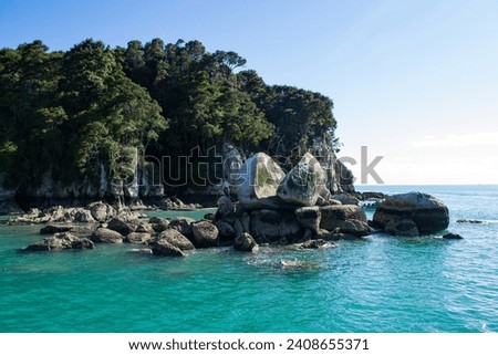 split apple rock in Abel Tasman park new Zealand 