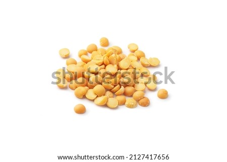 split peas on white background