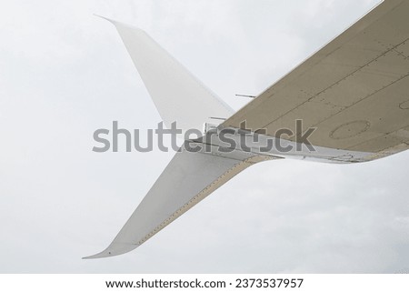 Split scimitar winglets with the lower part angled downwards to reduce the aircraft's drag by partially recovering the energy generated by the wing tip vortex even further than normal winglets. 