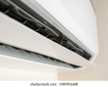 Split System Air Conditioning, Wall-mounted Air Conditioning System Consisting Of Two Units External And Internal, The Indoor Unit Is Mounted Inside The Air-conditioned Room, The Units Are Connected 