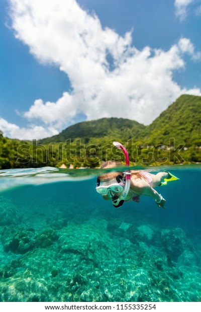 Split Underwater Photo Little Girl Snorkeling Stock Photo 1155335254 ...