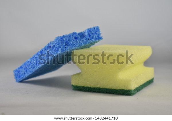 sponge for cleaning bathroom