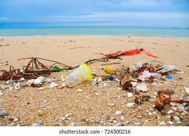 Spontaneous Garbage Dump On Beach Stock Photo 656541616 | Shutterstock