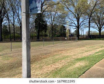 Sportplatz im kleinen öffentlichen Park von Collierville 4