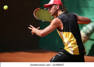 Sportsman plays tennis