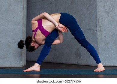 baddha utthita parsvakonasana