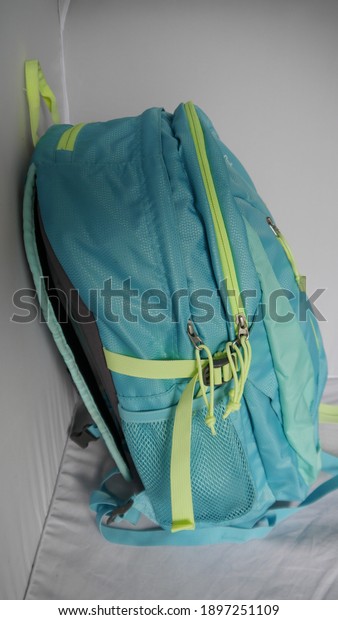  sporty cross sling hand carry adventure overnight
back pack
