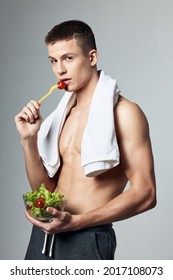 Sporty Man Eating Salad Healthy Food Bodybuilder Lifestyle