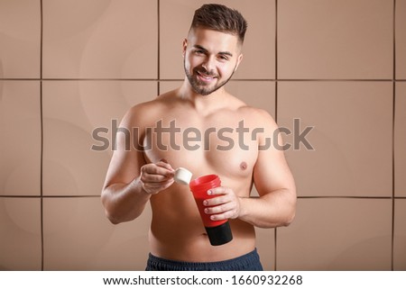 Sporty man with protein on color background