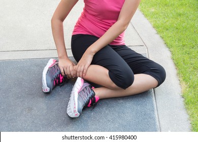 Sporty Woman Get Hurt With Twisted Ankle.