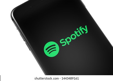 Spotify Logo On Screen Smartphone Spotify の写真素材 今すぐ編集