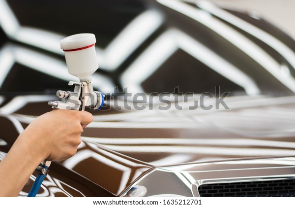 Spray the\
car surface to create shine with\
ceramic