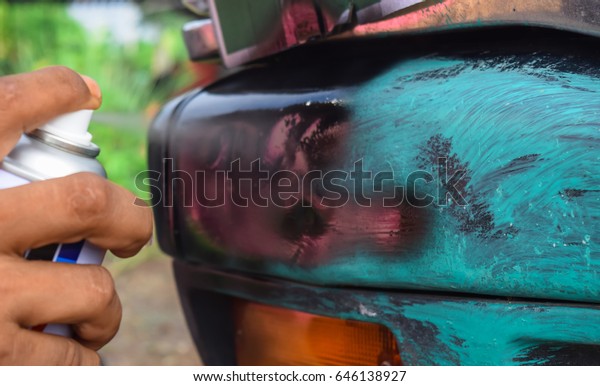 spray paint\
car