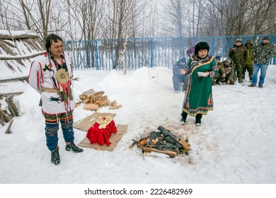 Spring, 2018 - Krasny Yar, Primorsky Region - National Udege Holiday Vakchini. The Shaman Performs The Rite Of Offering To The Spirits By The Fire.