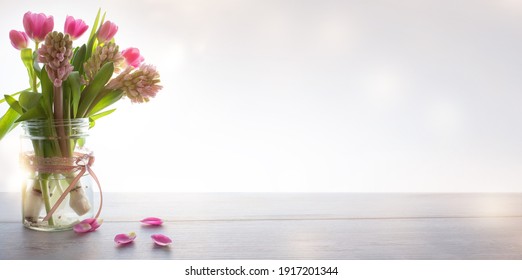 Spring Flowers In A Decorated Glass Vase On Bright Modern Background. Horizontaler Background For Mothersday And Birthday With Space For Text.