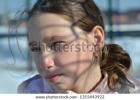 0815-Leck-mich-am-Arsch-Stimmung | Portrait am Fenster