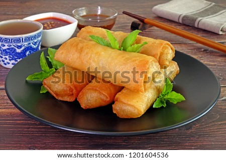 Spring rolls : Crispy deep fried spring rolls, famous Chinese appetizer