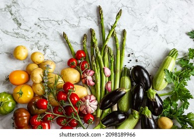 
Spring vegetables, fresh fruits and vegetables, marble background, garden vegetables, asparagus, herbs, harvest, healthy, juicy, rich in vitamins, organic, natural, colorful, seasonal, diet, flatlay