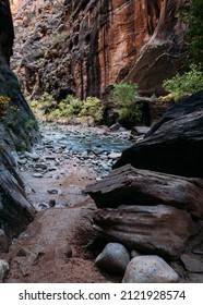 Springdale, UT, USA 02-02-22 The Narrows In Zion National Park