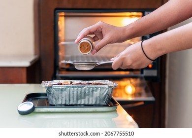 Sprinkle Cinnamon Powder As A Final Touch