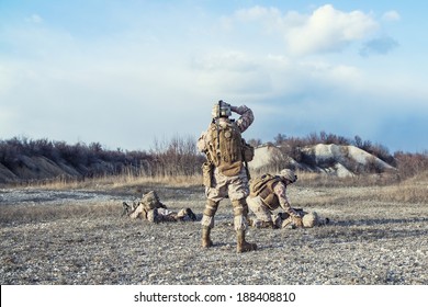 Squad of US marines waiting for medevac bird