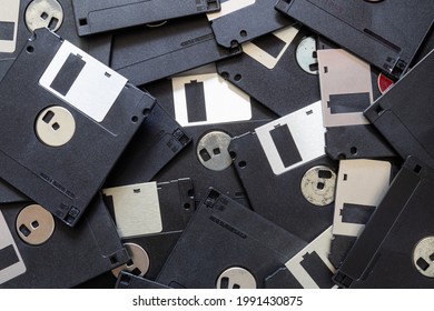 A square floppy disk is a magnetic disk for storing data in an old computer with a small capacity, but floppy disks were still popular in those days because there was no alternative.