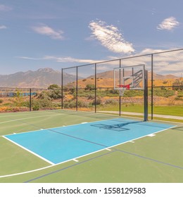 Square Frame Outdoor Green Basketball Court Three Point Line