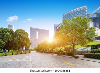 Площадь и современные здания, Новый город Цяньцзян, Ханчжоу, Китай.