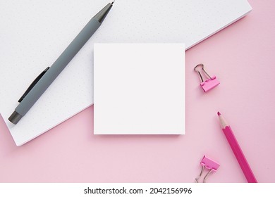 Square notepad, memo pad mockup, sticky notes mock up, pink background, flat lay.