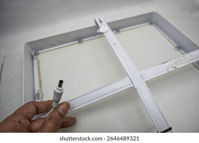 Square and round LED bulb type e27
