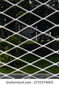 Square shaped fence pattern in close proximity