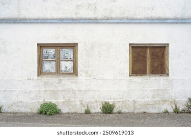 Squares windows in rustic facade
