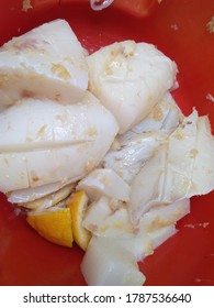 Squid Meat Is Seasoned Using A Smooth Spice Before Baking Such As Shallots, Garlic, Lemon Water, Ginger