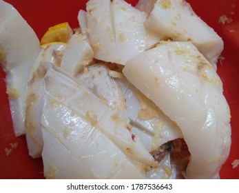 Squid Meat Is Seasoned Using A Smooth Spice Before Baking Such As Shallots, Garlic, Lemon Water, Ginger