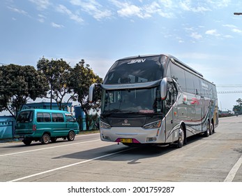 SRAGEN, INDONESIA - JULY 7th, 2021 - The Atmosphere During The Day Is So Hot And Crowded With Buses