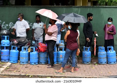 Sri Lanka Economic Crisis - People Queue To Buy Liquefied Petroleum Gas (LPG) Cylinders In Colombo, Sri Lanka – 1st June 2022