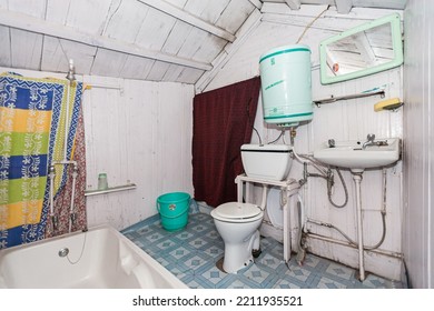 SRINAGAR, INDIA - JANUARY 2009: Bathroom Inside A Houseboat On Nagin Lake