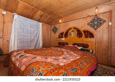 SRINAGAR, INDIA - JANUARY 2009: Bedroom Inside A Houseboat On Nagin Lake
