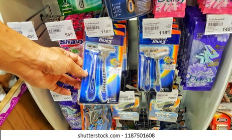 Sriracha, Chonburi THAILAND Sep 18, 2018: Man's Hands Are Holding Rezor Pack  (Brand 