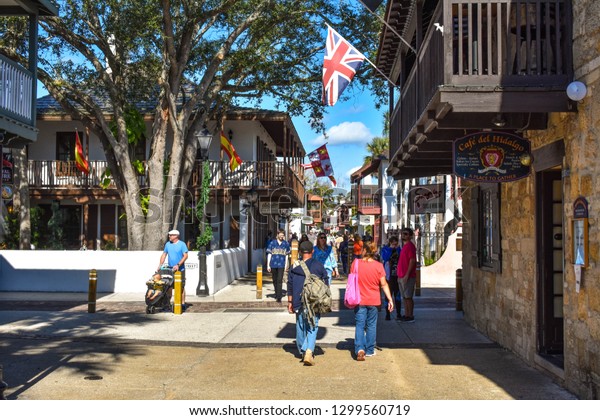 St. Augustine, Florida. January 26 , 2019 .\
People enjoying colonial experience in St. George St. in Old Town\
at Florida\'s Historic Coast \
