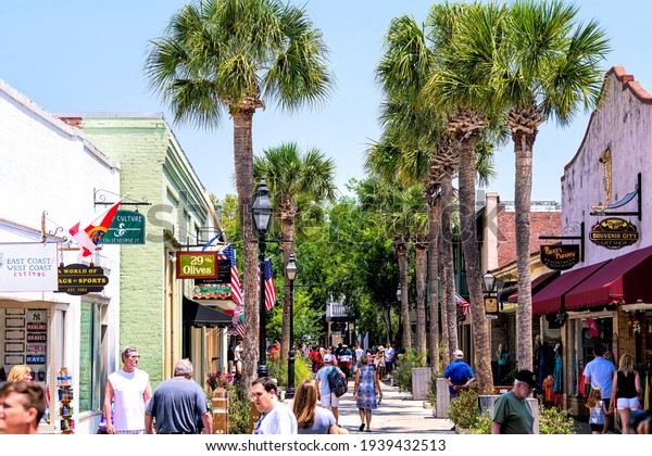 St. Augustine, USA - May 10, 2018: St\
George Street with people walking on sunny day by stores shops and\
restaurants in downtown old town of Florida\
city