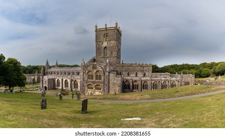 St Davids, United Kingdom - 28 August, 2022: Panorama View Of The St Davids Cathedral And Cemetery In Pembrokeshire