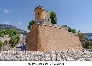 Die 1557 erbaute St. Elme-Zitadelle von Villefranche sur Mer beherbergt heute das Rathaus, ein Kongresszentrum, Museen und ein Freilufttheater