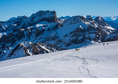 Chäserrugg, St. Galen canton, Schweiz-01 25 2022: Winterwanderweg in der Schweiz