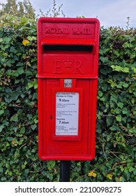 St Helens, Merseyside. UK 10 03 22 Royal Mail Lamp Box Post Box. ER II In Standard Post Office Red.