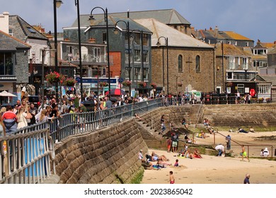 St Ives, Cornwall, UK. August 6th 2021. Crowds Of People On Holiday In St Ives As Covid Lockdown Restrictions Ease.